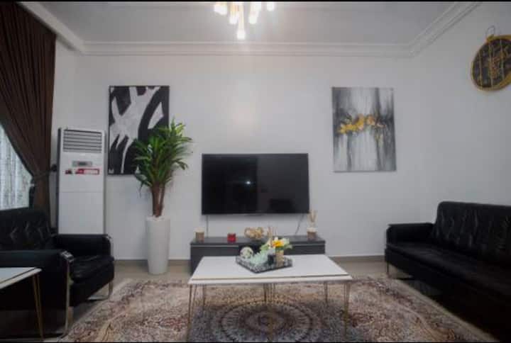 Guesthouse in Gwarinpa · 4 bedrooms · 4 beds · 5 baths