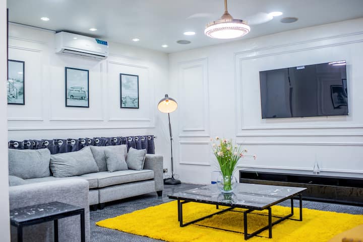 Home in Ikeja · 5 bedrooms · 5 beds · 5.5 baths