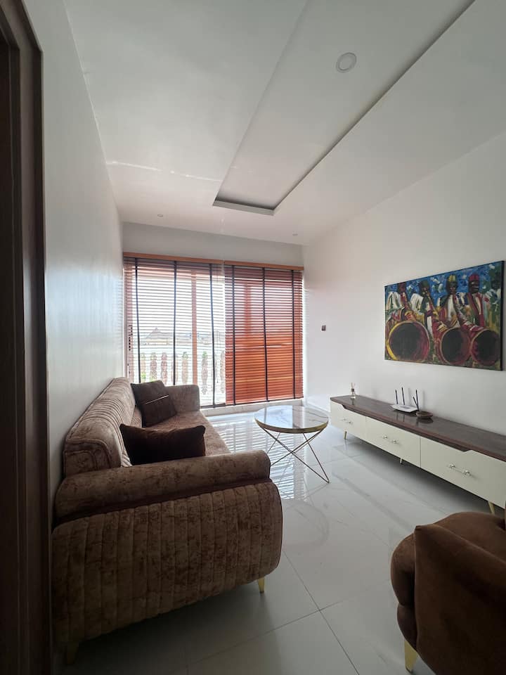 Townhouse in Lugbe · 1 bedroom · 1 bed · 1 private bath